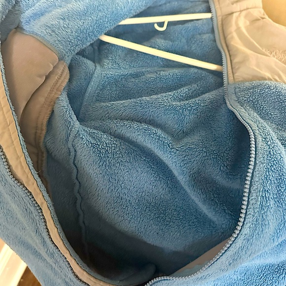 North face jacket XL youth. Gently used . No issues with fabric. - Picture 2 of 4